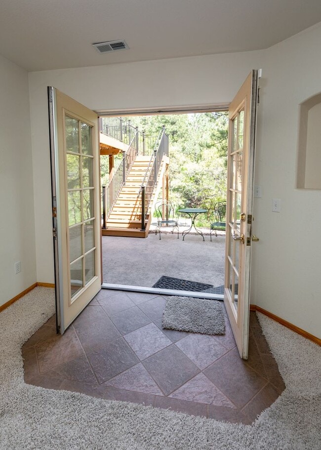 Building Photo - *COMING SOON* 5 Bedroom Broadmoor Beauty A...