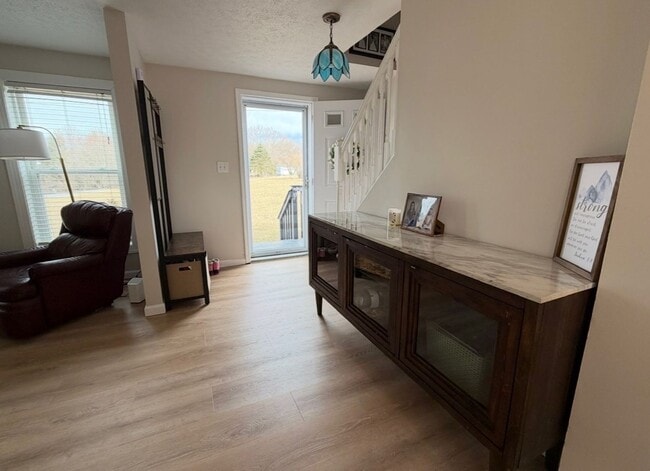 Building Photo - Roomy 5 Bedroom Home with Deck in Christiansburg