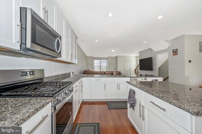 Building Photo - 7780 Dagny Wy