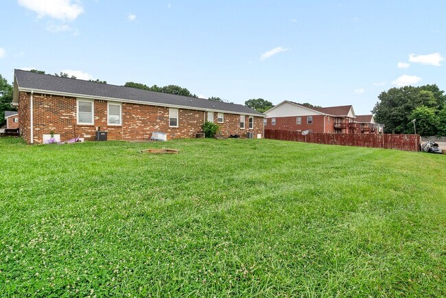 Building Photo - 147 Darlene Dr