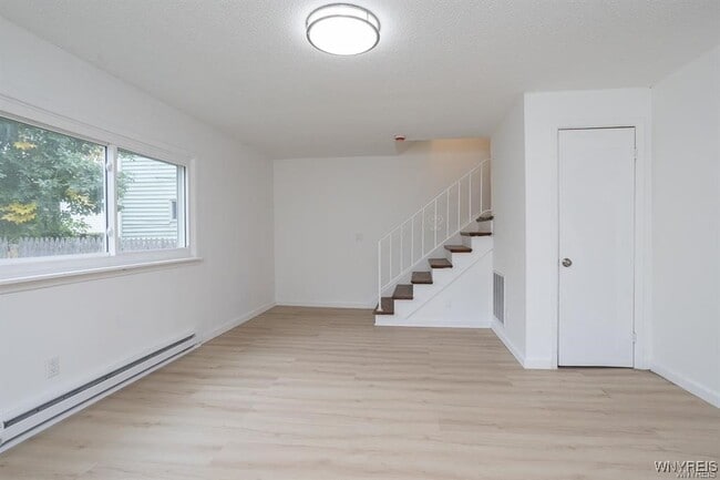 Building Photo - 109 6th Ave