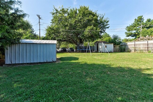 Building Photo - 1202 Windsor Way