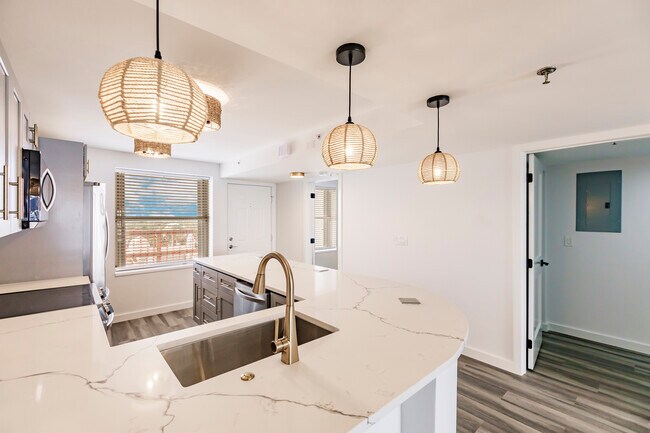 Kitchen - 3901 S Flagler Dr