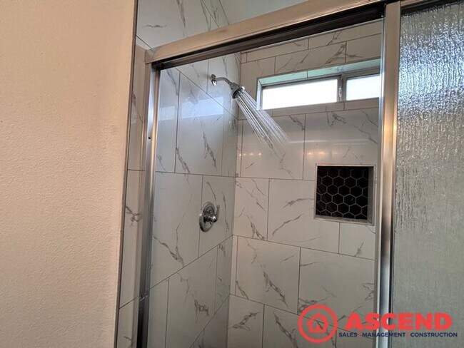 Building Photo - Beautiful 4 Bedroom Home In Rosedale!