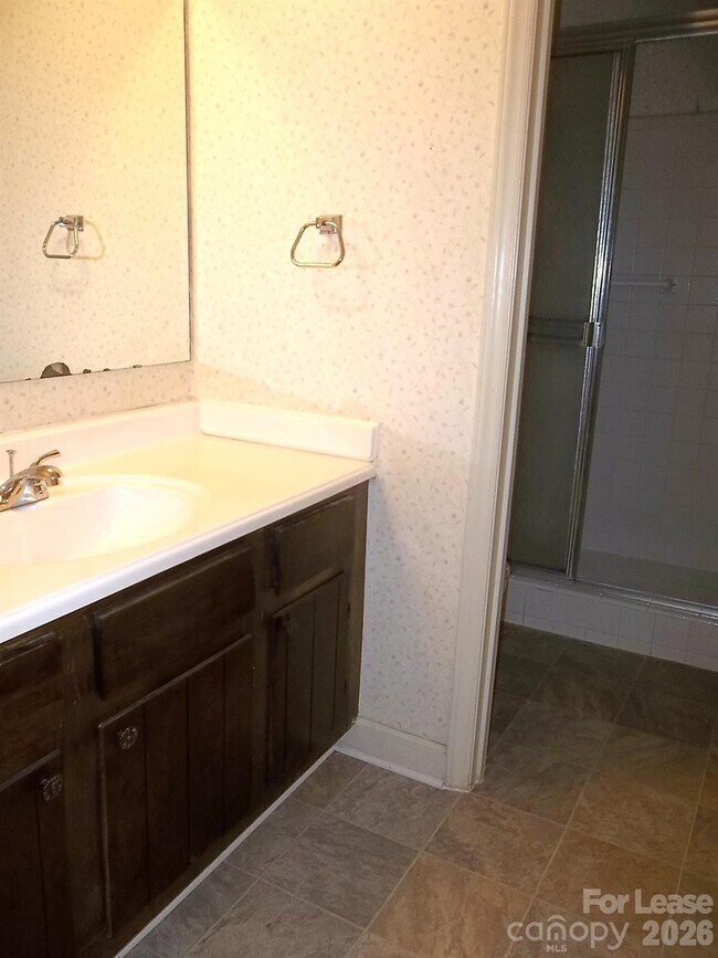 Building Photo - 2141 Selwyn Ave