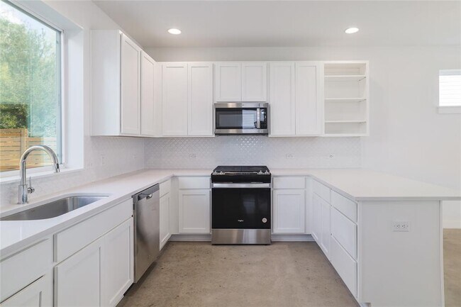 Building Photo - 1192 Sarabeth Way