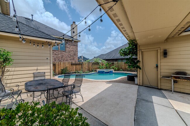 Building Photo - 6219 St Rosalia Dr