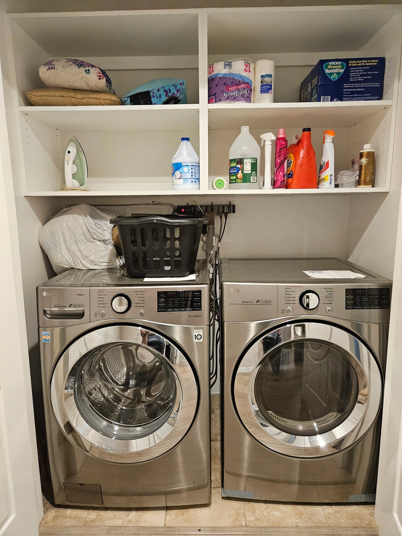 Building Photo - 7218 Hillside Ave