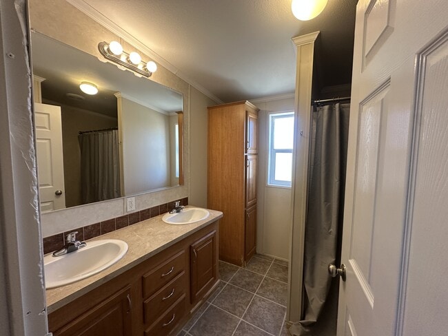 Building Photo - 181 W Rio Grande Dr