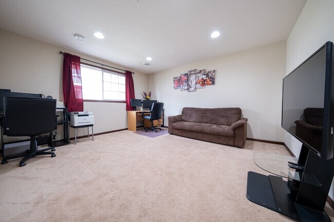 Building Photo - 9570 Jefferson Dr
