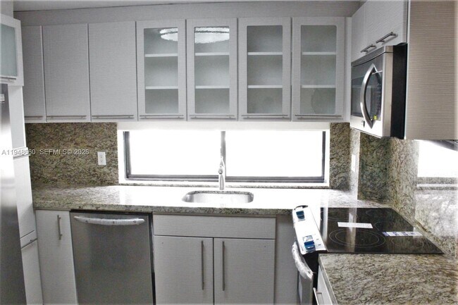 Building Photo - 17011 N Bay Rd