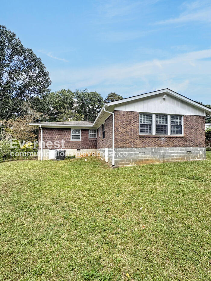 Building Photo - 3963 Bouldercrest Rd