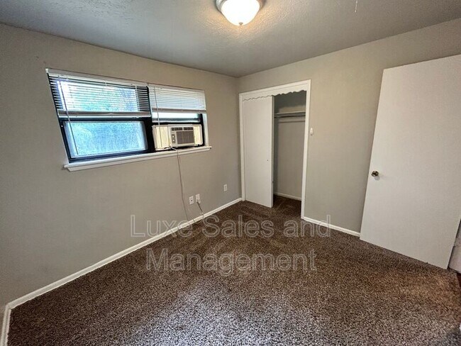 Building Photo - 700 Crosby Blvd