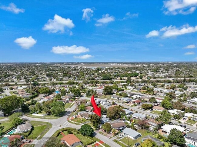 Building Photo - 6851 SW 22nd Ct