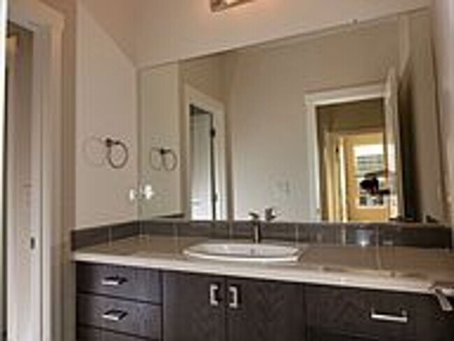 Building Photo - Charming Newer Camas Home in Gated Community