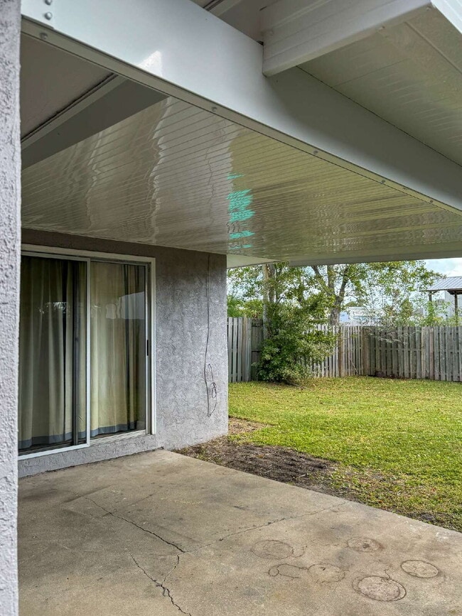 Building Photo - Beautifully Updated Rental in the Heart of Lynn Haven