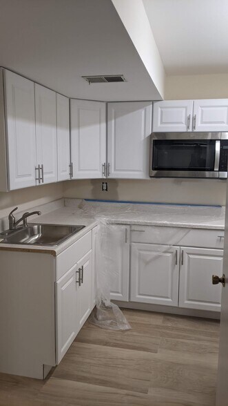 Building Photo - 2100 Glenn Spring Ct