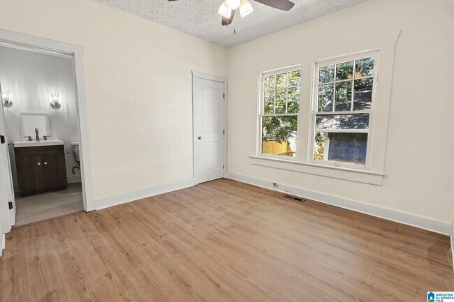 Building Photo - 3409 17th Ave N