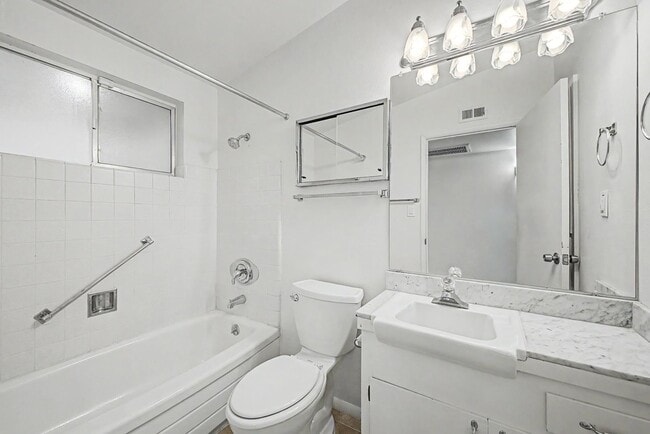 Building Photo - 10606 W Oakmont Dr