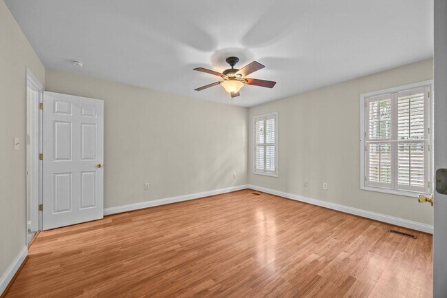 Building Photo - Highly desirable St Andrews subdiv. 3 bed,...