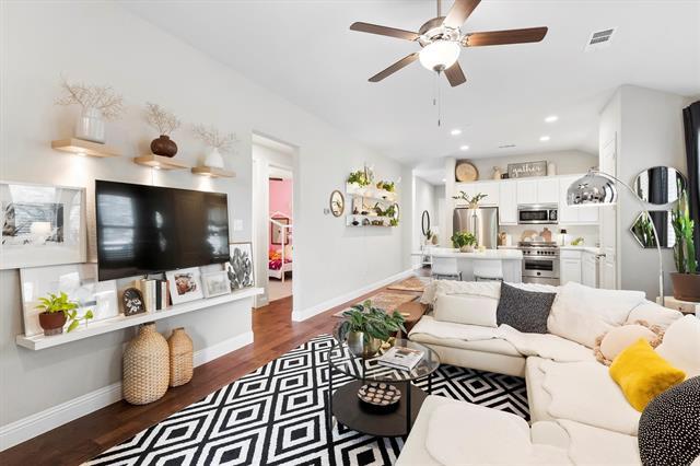 Building Photo - 4520 Del Rey Ave