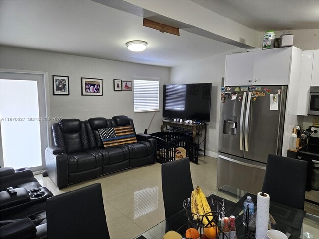 Building Photo - 6744 SW 21st St