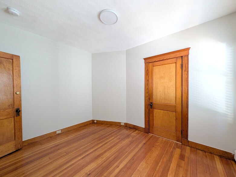 Building Photo - 29 Frederick Ave