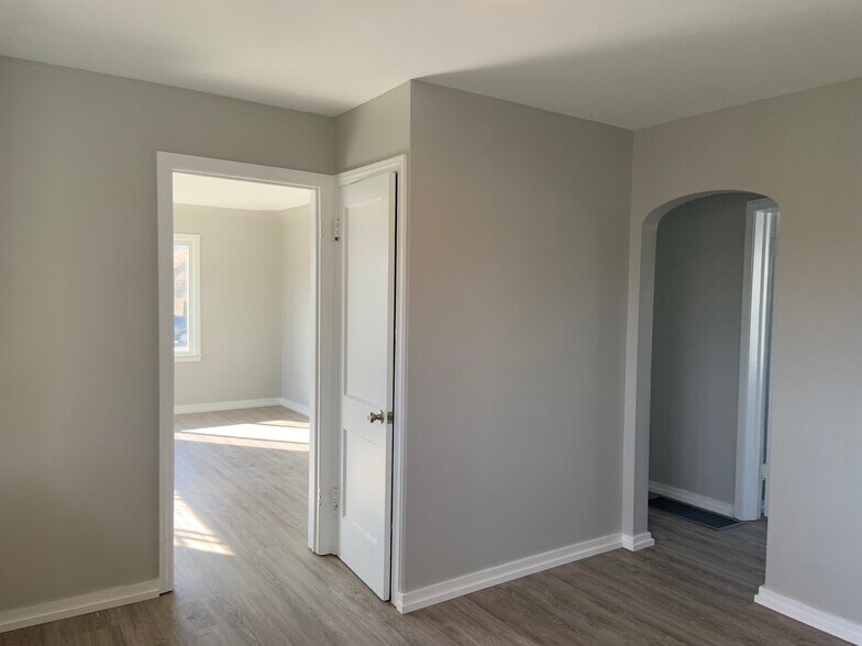 Building Photo - 343 E Lakewood Blvd