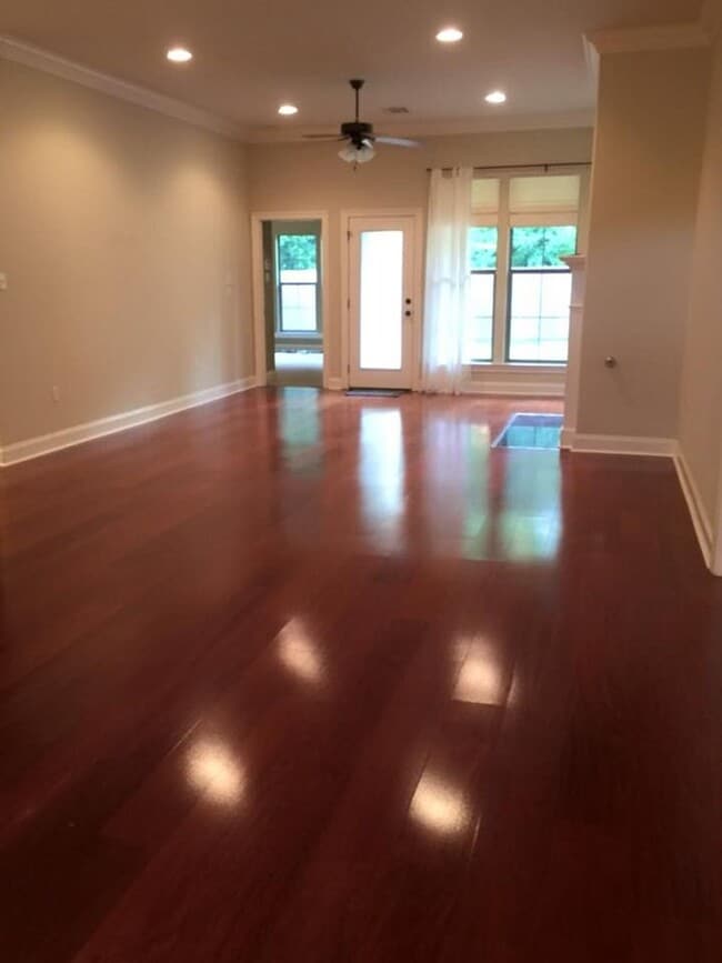Building Photo - 9134 Magnolia Leaf Ave