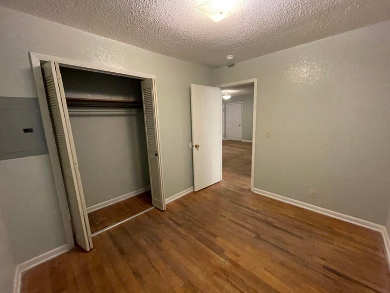 Building Photo - 404 E Madison St