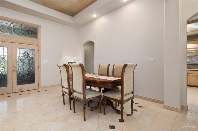 Building Photo - 27 N "E" St