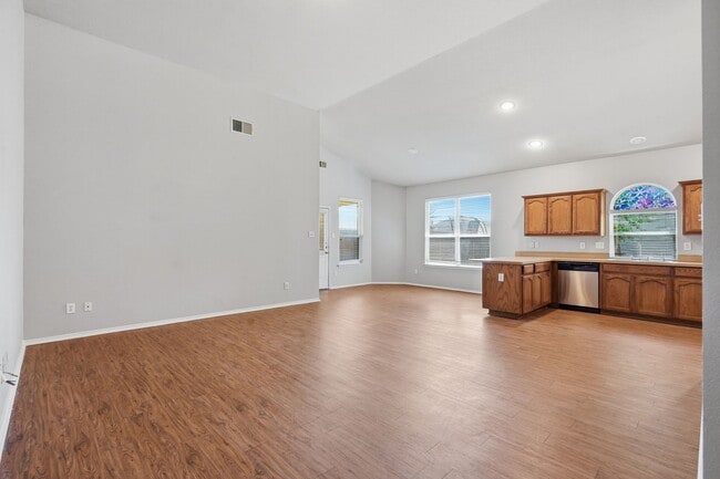Building Photo - Charming in Crowley