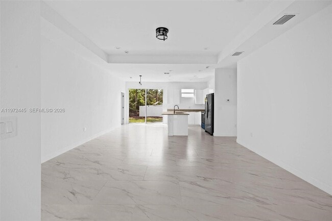 Building Photo - 1923 Sunniland Blvd