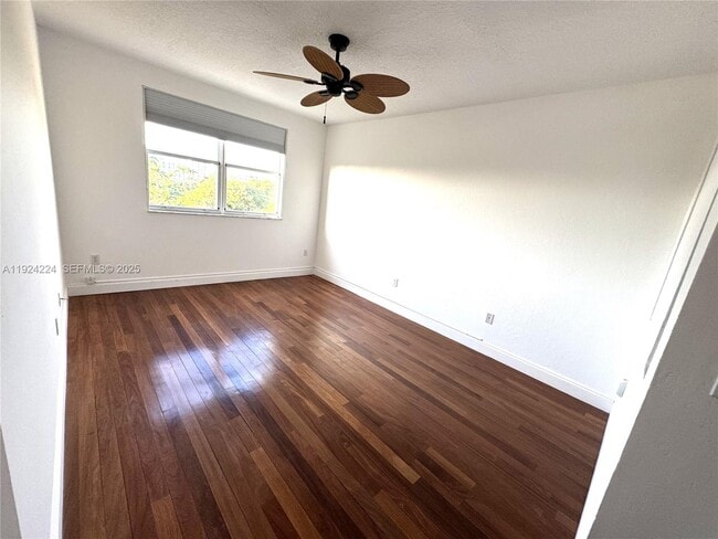 Building Photo - 1824 Brickell Ave