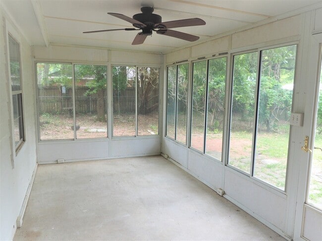 Building Photo - Four Bedroom House in Foley!