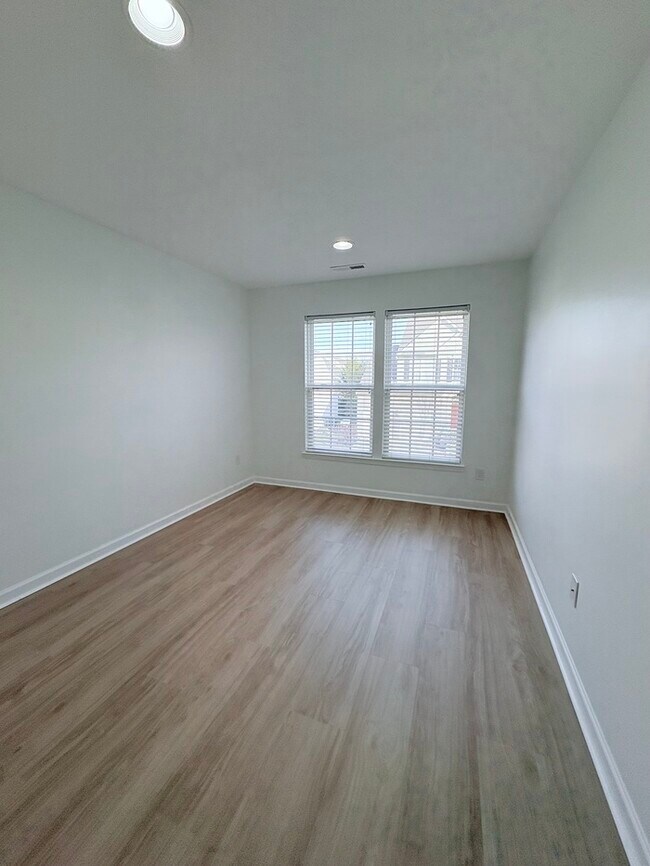 Building Photo - Charming 3 beds 2.5 baths in The Reserves of Beavercreek!