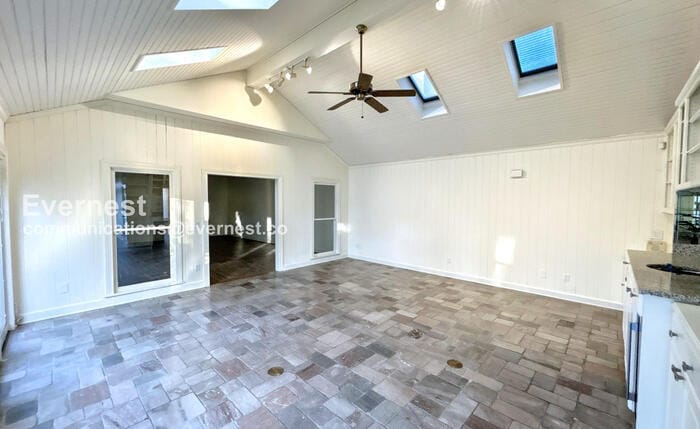 Building Photo - 107 Westover Park Ct