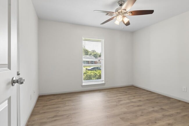 Building Photo - 6022 Beaudry Dr