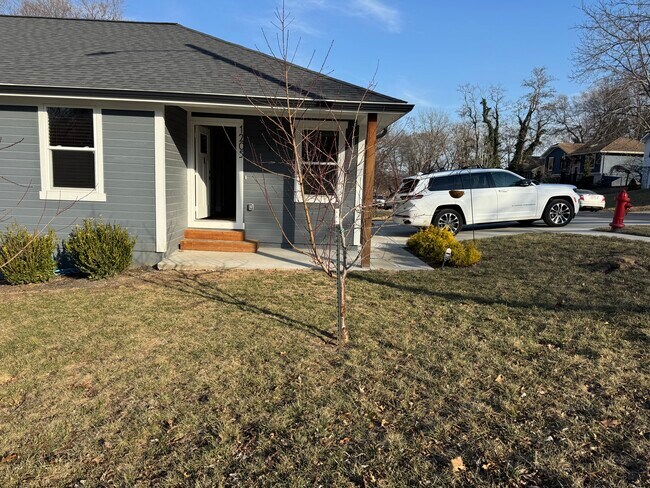 Building Photo - Oak Grove