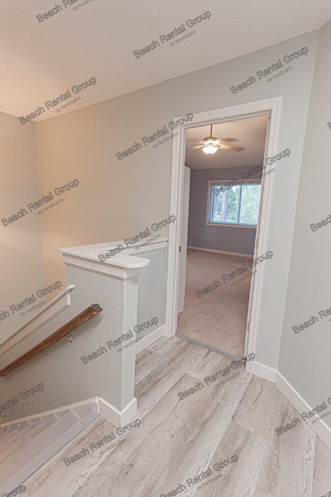 Building Photo - 33 Shadow Moss Pl