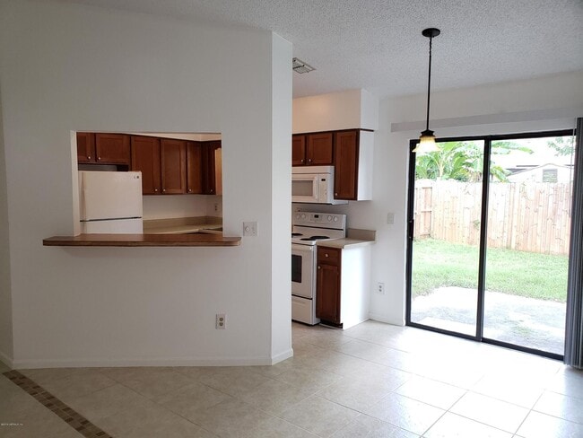 Building Photo - 2/2 Townhome in Orange Park