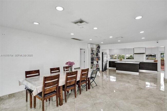 Building Photo - 4185 SW 49th Ct