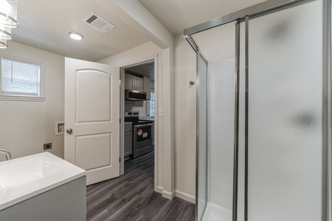 Building Photo - For Lease – 2 Bedroom, 1 Bath Corner Home in Kerrville, TX