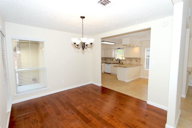 Building Photo - 2731 Colony Dr