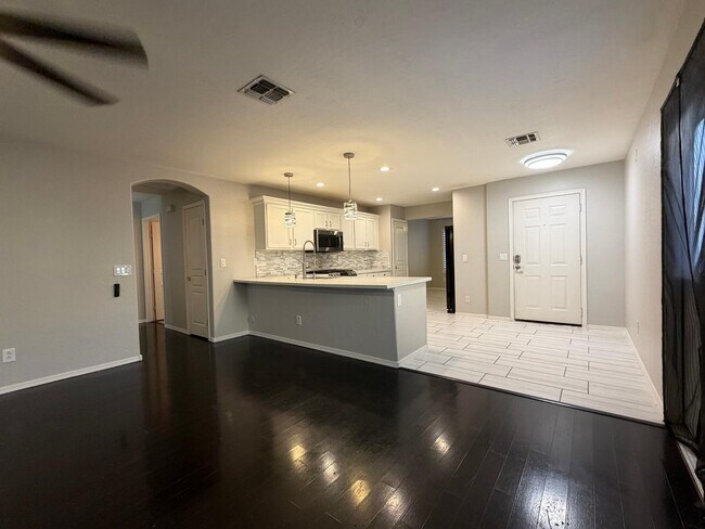 Building Photo - 1945 E Aloe Pl