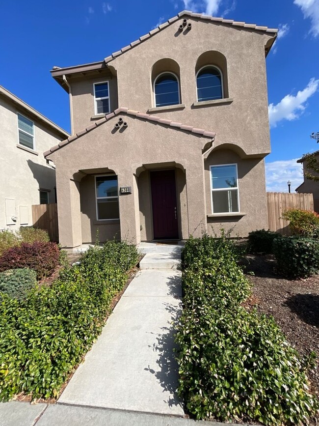 Primary Photo - NATOMAS 3 bd/2.5 Bath Home AVAILABLE NOW