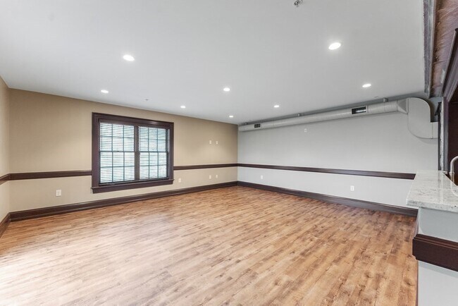 Building Photo - 6 Main St Ext