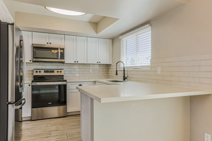 Building Photo - 1415 N Ironwood St