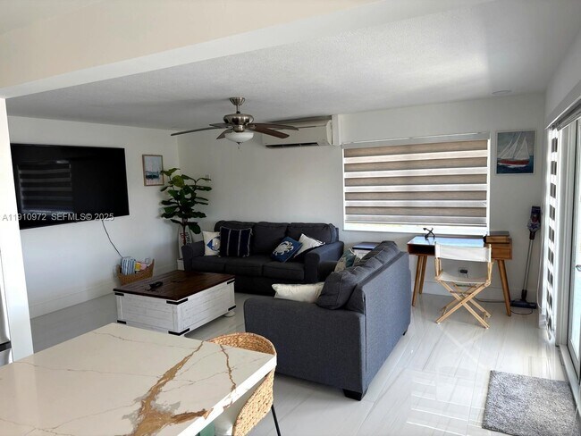 Building Photo - 27346 Martinique Ln