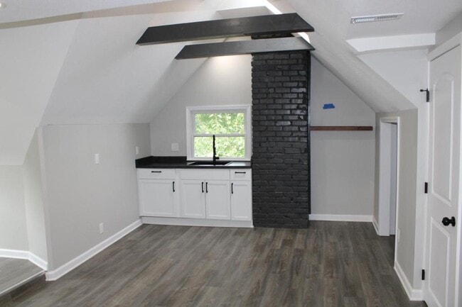 Building Photo - 5025 Lydia Ave